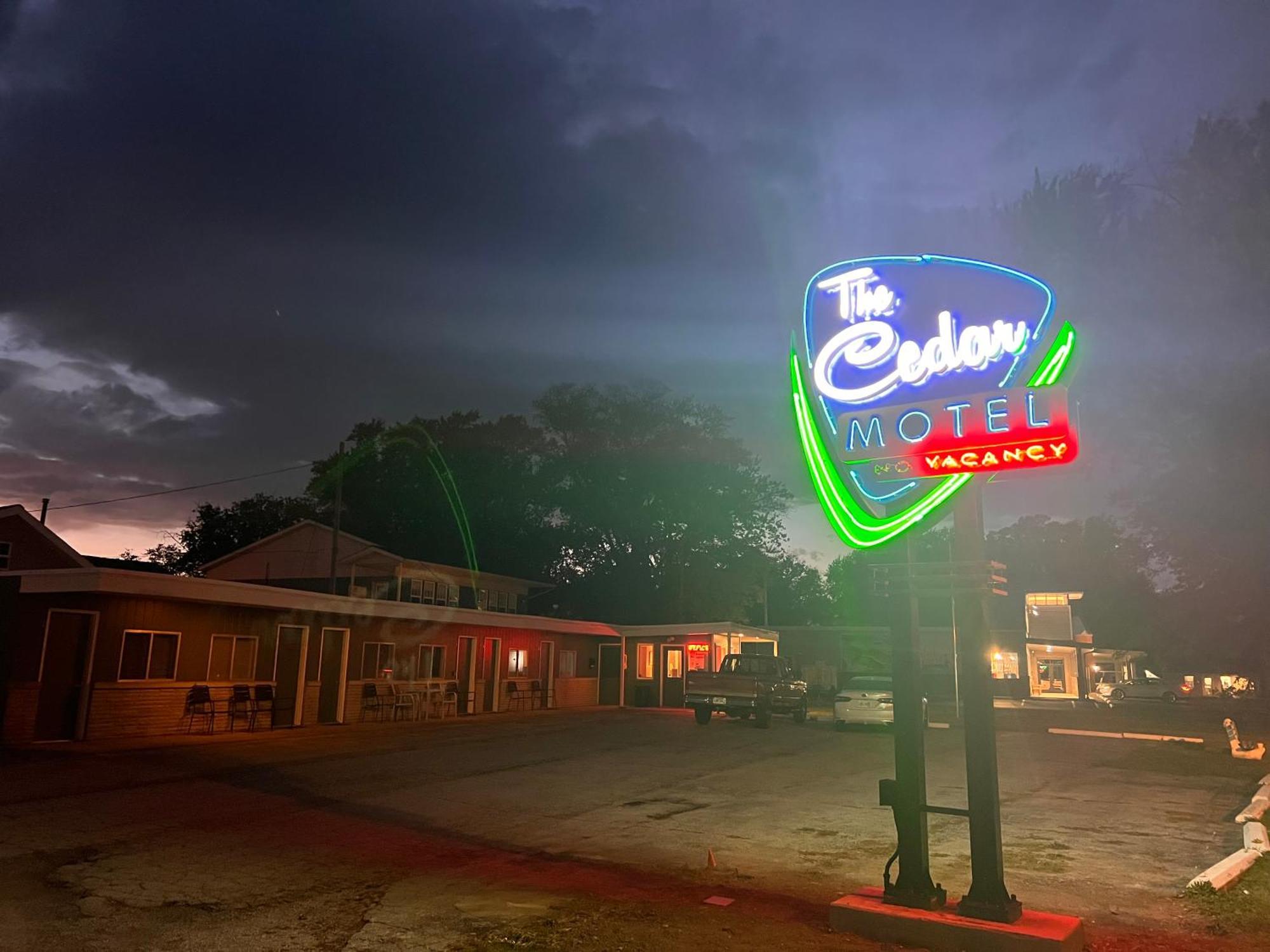The Cedar Motel Сендаскі Екстер'єр фото